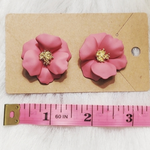 🌿Gorgeous Women's Flower Earrings Coral Color- Just Beautiful! - Picture 4 of 11
